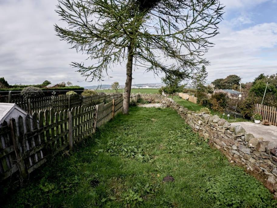 Tower View Villa Blackburn  Bagian luar foto