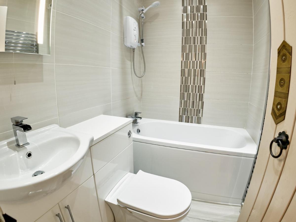 Tower View Villa Blackburn  Bagian luar foto